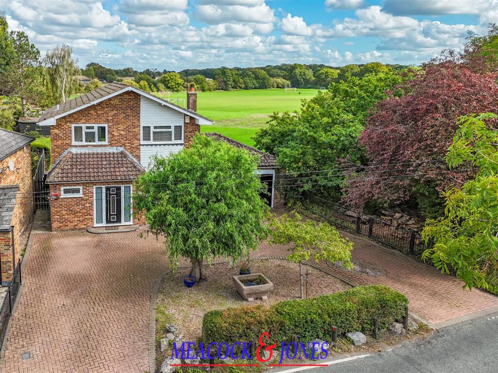 3-bed detached on Alexander Lane, Shenfield, Brentwood, £825,000