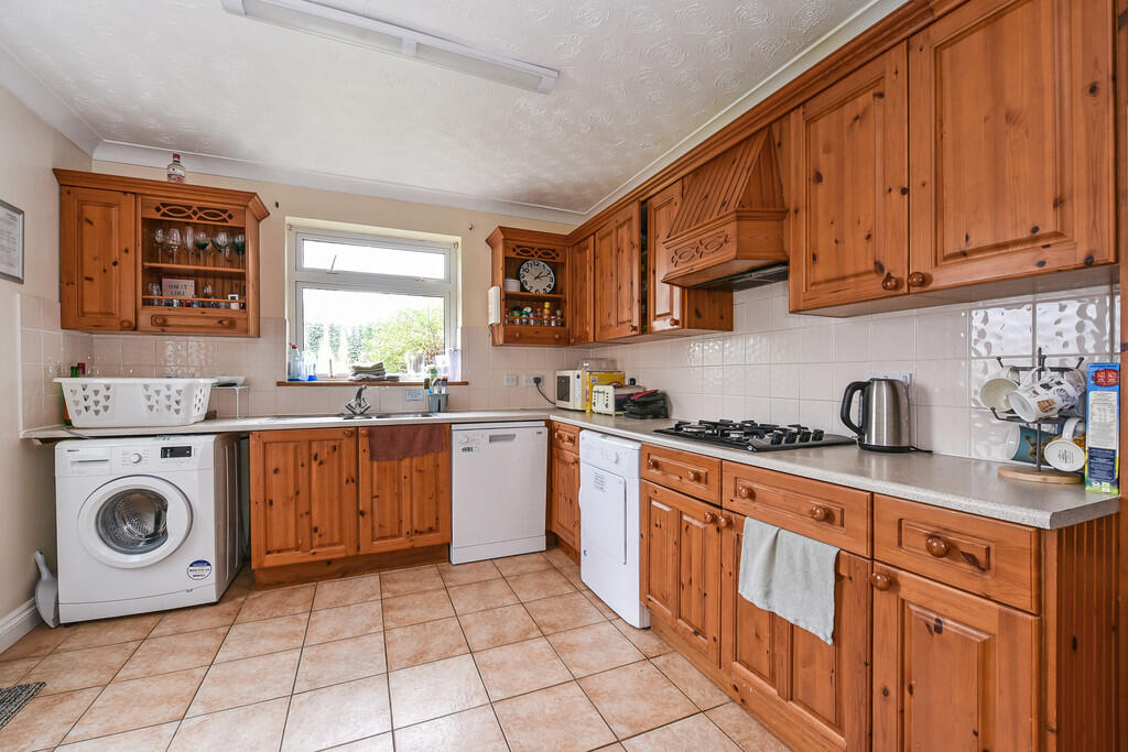 Stuart Crescent, Winchester photo 3