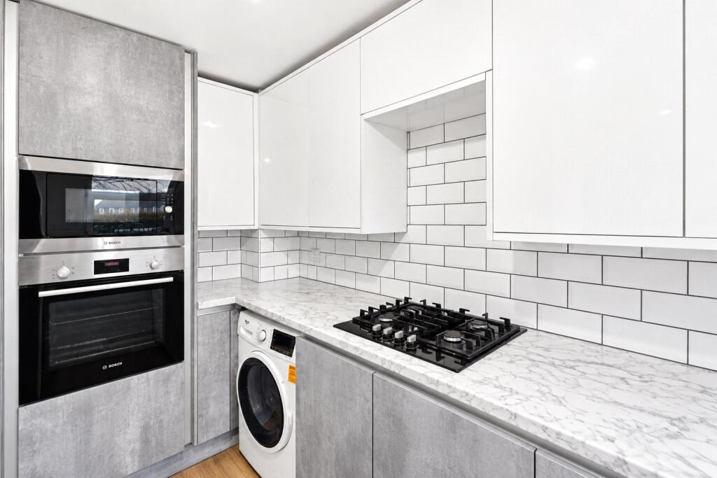 House in Woking, Surrey - View 5