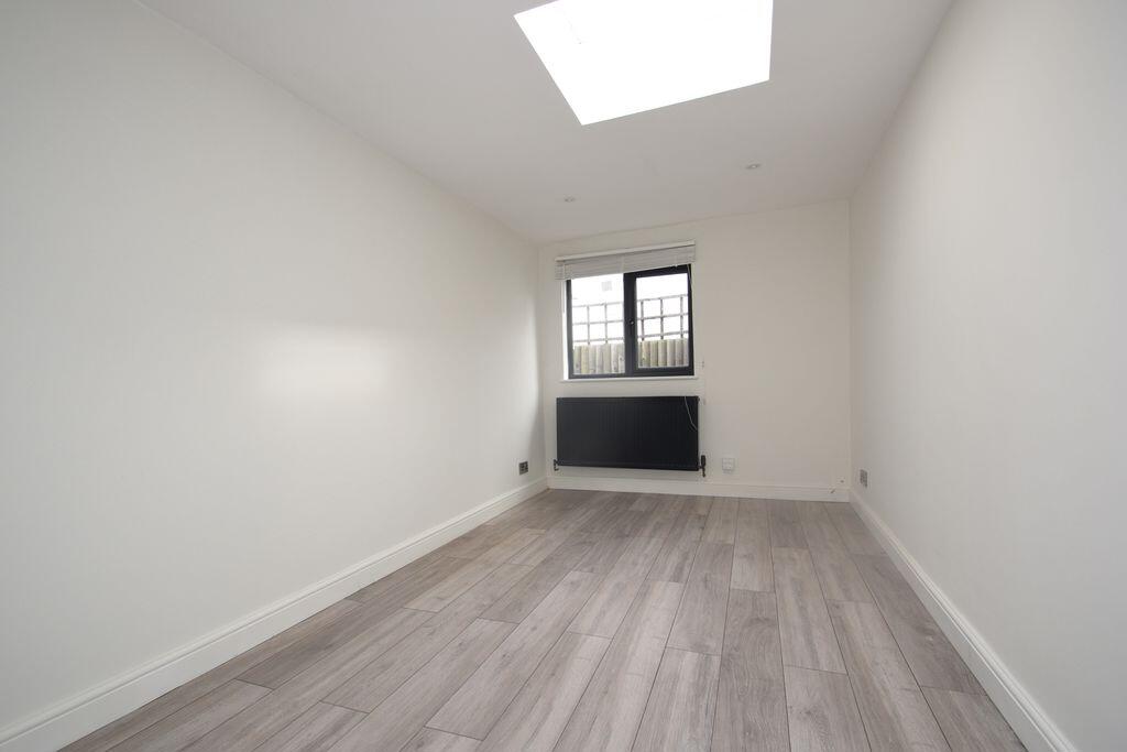 House in London, Wimbledon Park - View 3