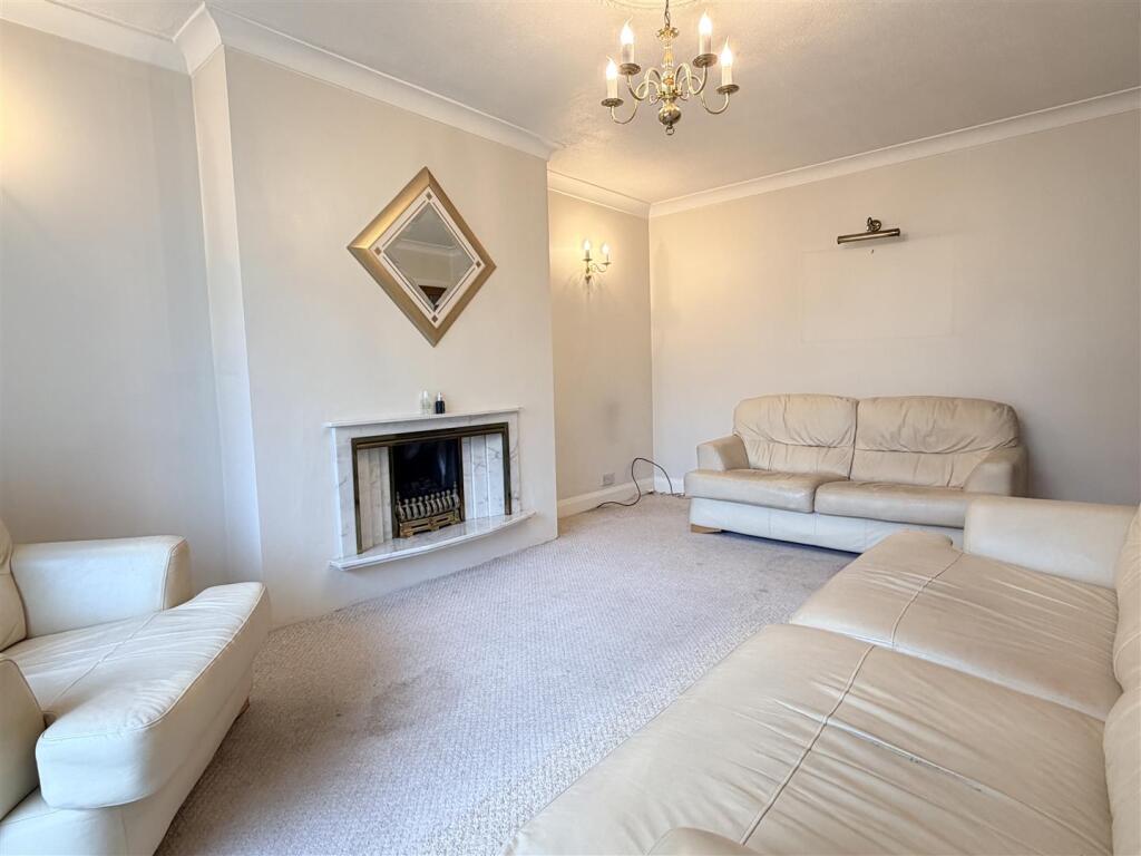 Cheltenham Crescent, Lytham photo 4