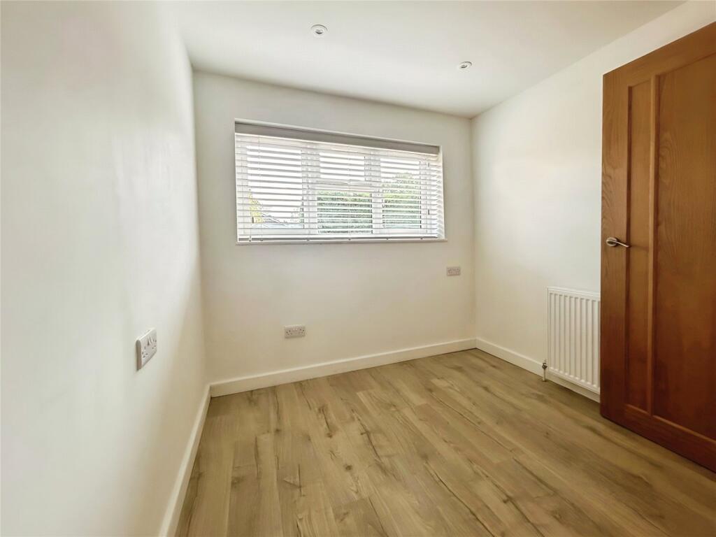 House in Swallowfield - View 6