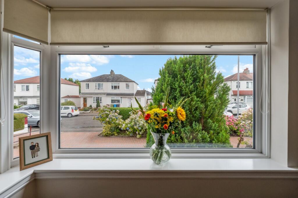 House in Thornliebank, Woodfarm - View 4