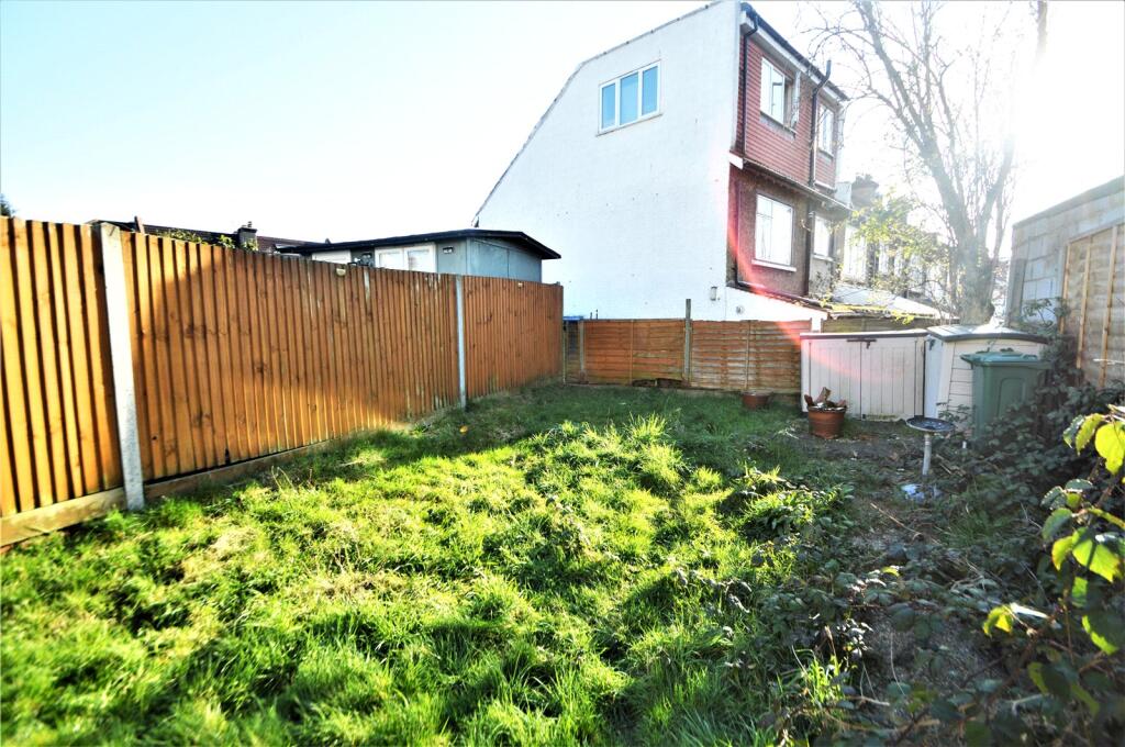 House in Croydon - View 3