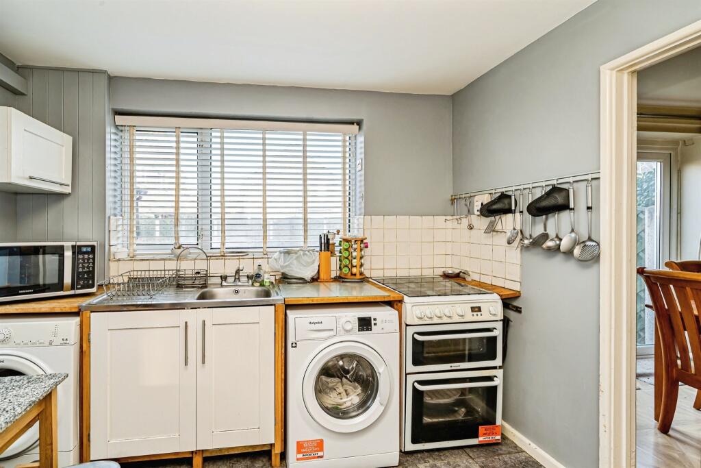 Baldwin Road, Burnham, Slough photo 2