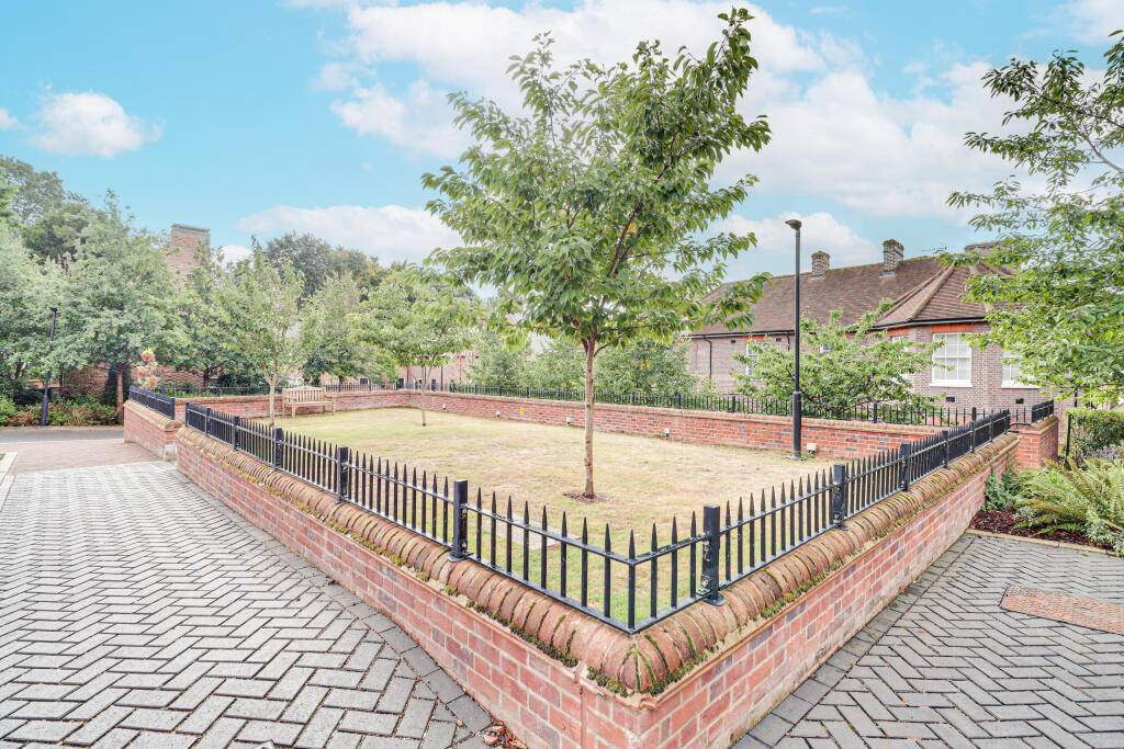 Additional image 15 of Gibbs Close, Harpenden, AL5