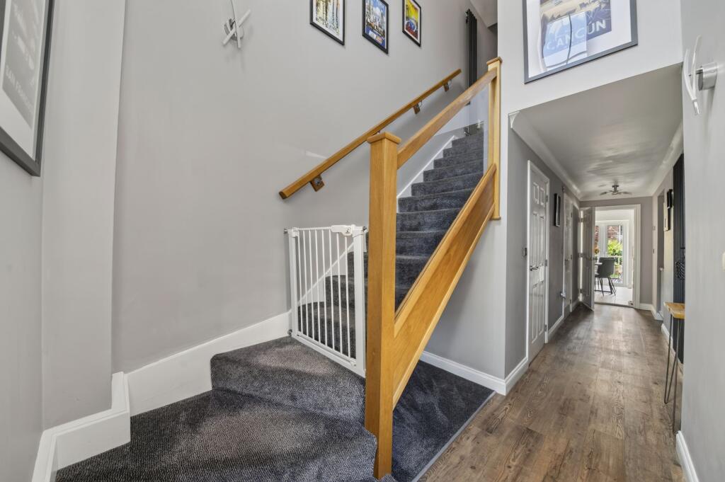 House in Wakefield - View 5