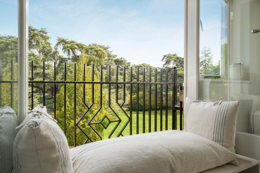 Apartment in Windsor - View 4