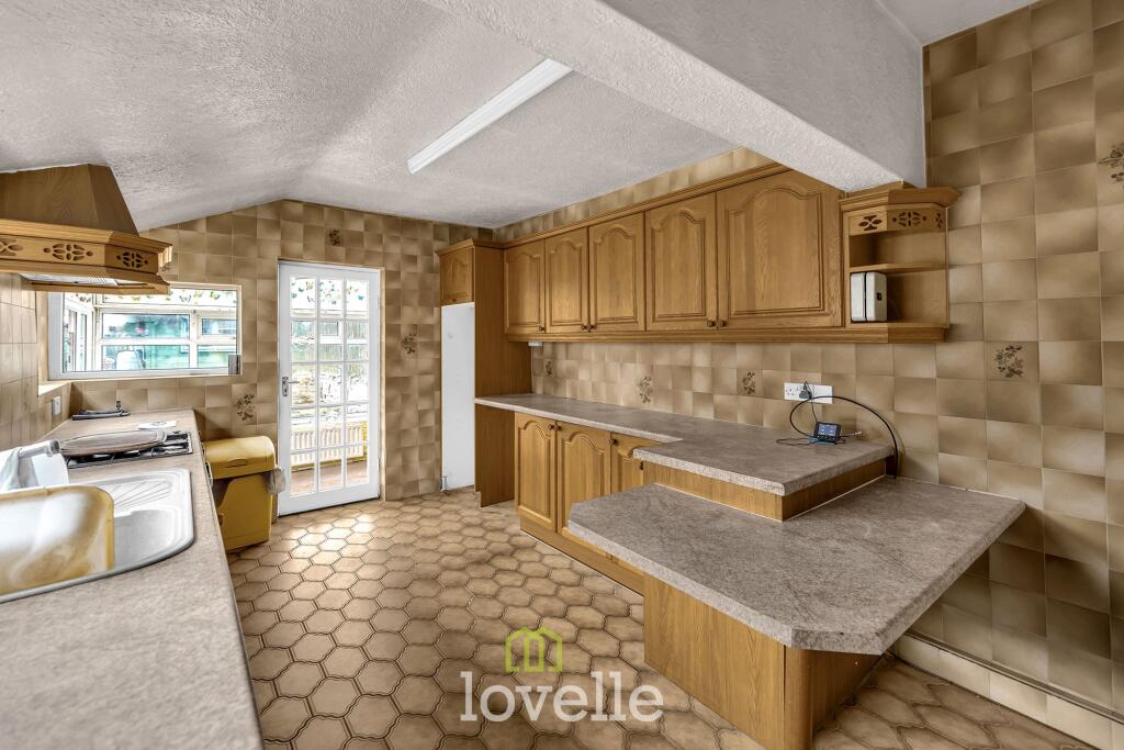 House in Grimsby, Wellow - View 5