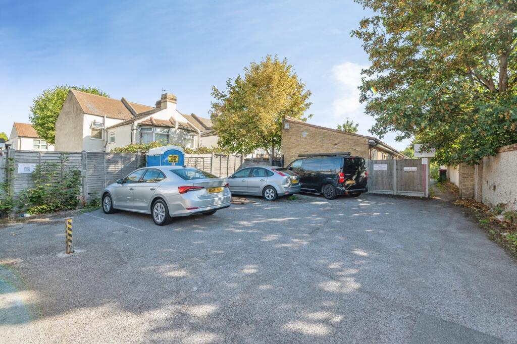 House in Southend-on-Sea - View 2