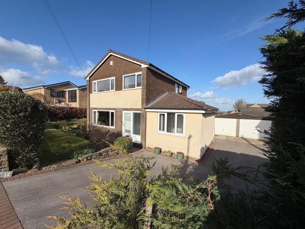Main image of property: Bedale Avenue, Skelmanthorpe, Huddersfield HD8 9EX
