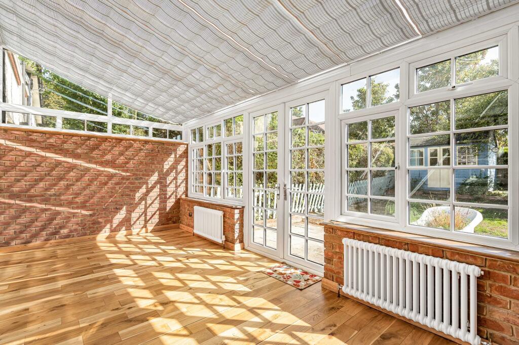 House in Mole Valley, Leatherhead - More