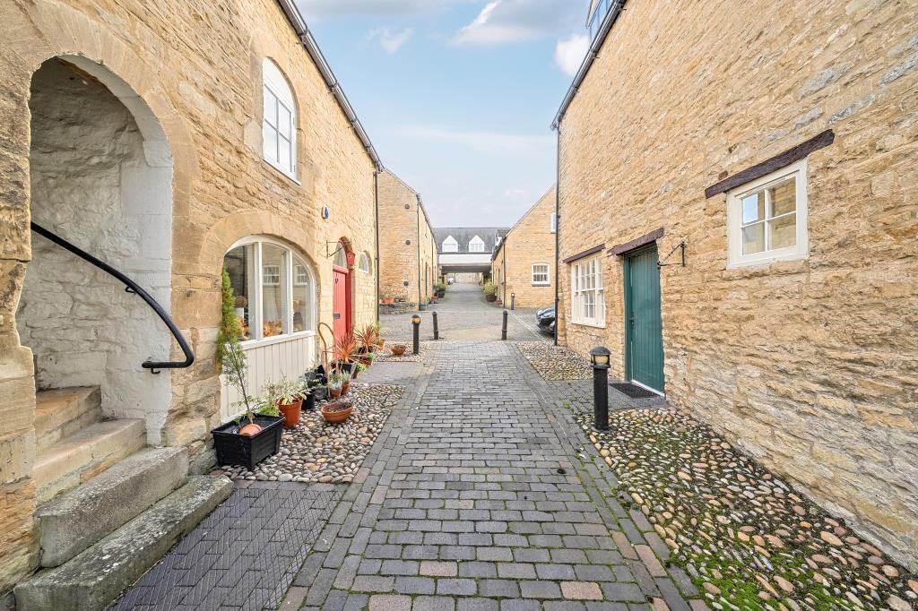 Main image of property: White Hart Mews, Chipping Norton, OX7