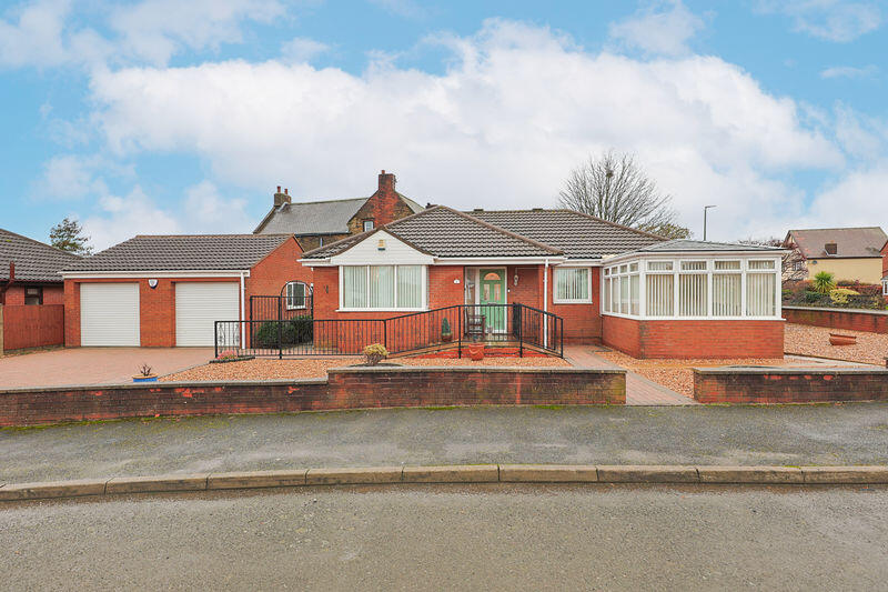 3-bed detached on Northmoor View, Brimington, Chesterfield, £325,000