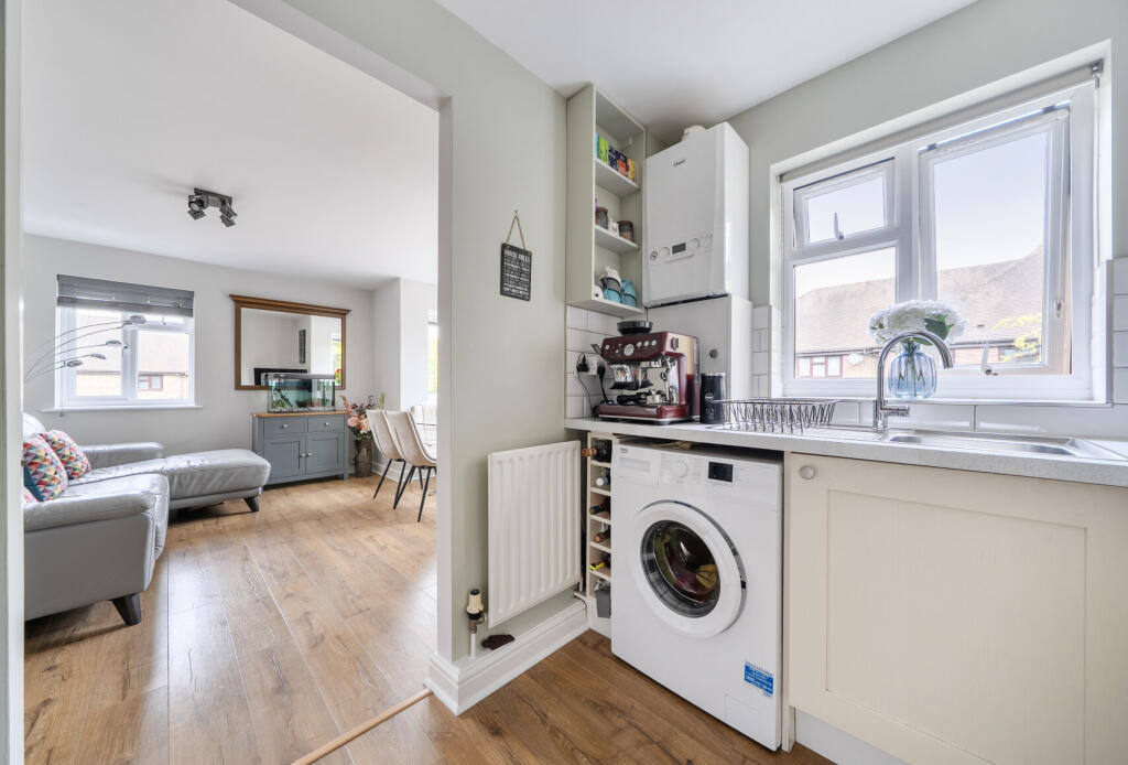 Apartment in Tunbridge Wells, Kent - View 3