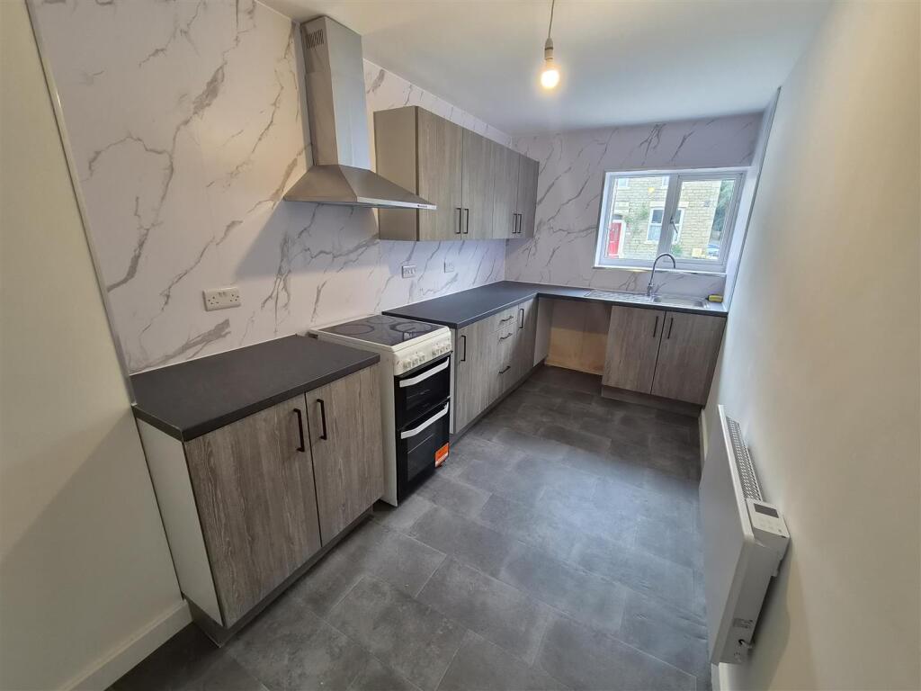 Apartment in Tameside, Brushes - View 3