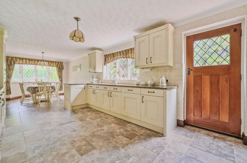 Sellindge - Offers in Excess of £850,000 photo 3