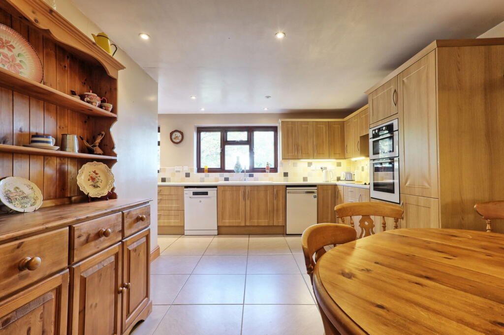 Prince Of Wales Road, Great Totham, Maldon, CM9 8PX photo 2