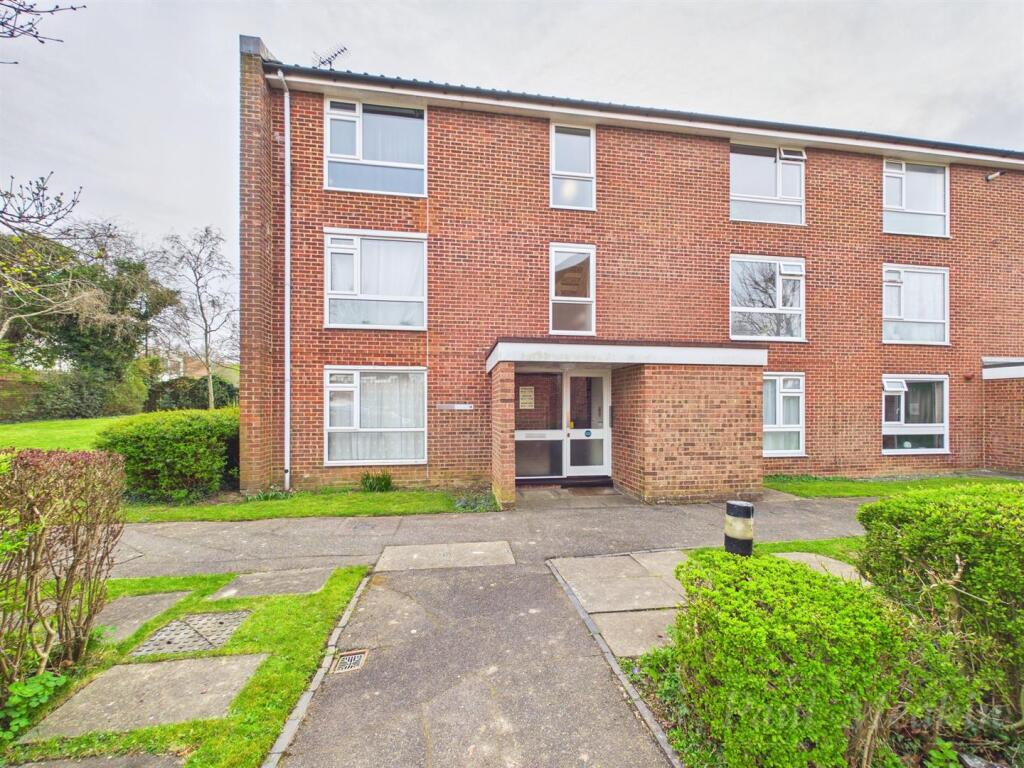 Main image of property: Holmbury Grove, Featherbed Lane, Croydon, CR0 9AQ