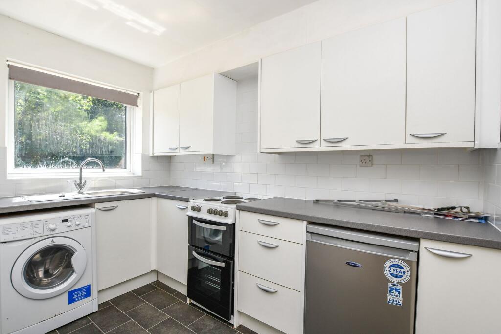 Thamesdale, London Colney, AL2 photo 3