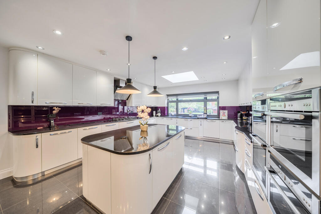 Anselm Road, Pinner, Middlesex photo 4
