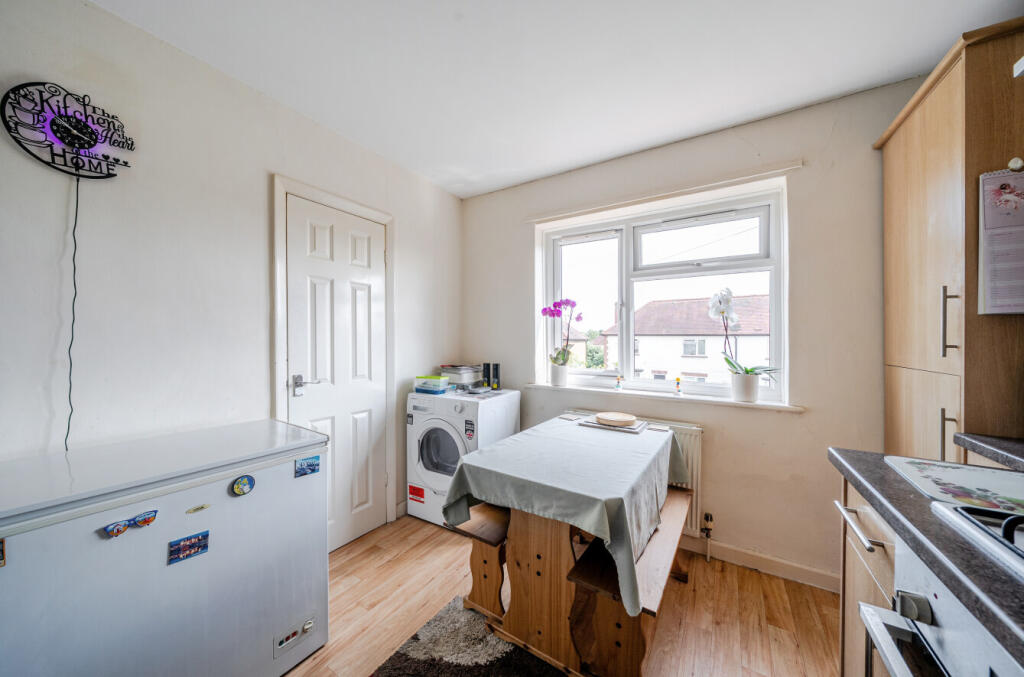 Apartment in Guildford, Surrey - View 4