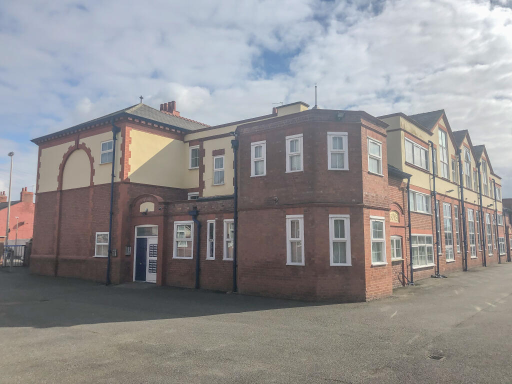 Main image of property: Apartment 8, Cambridge Court, Cambridge Road, Ellesmere Port CH65 4AQ