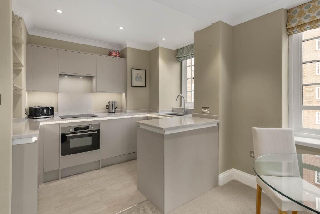 Swan Court, Chelsea Manor Street, Chelsea SW3 photo 2