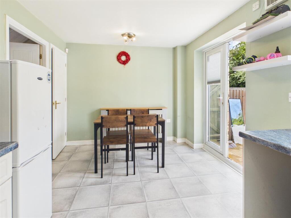House in Nuneaton and Bedworth, Warwickshire - View 4