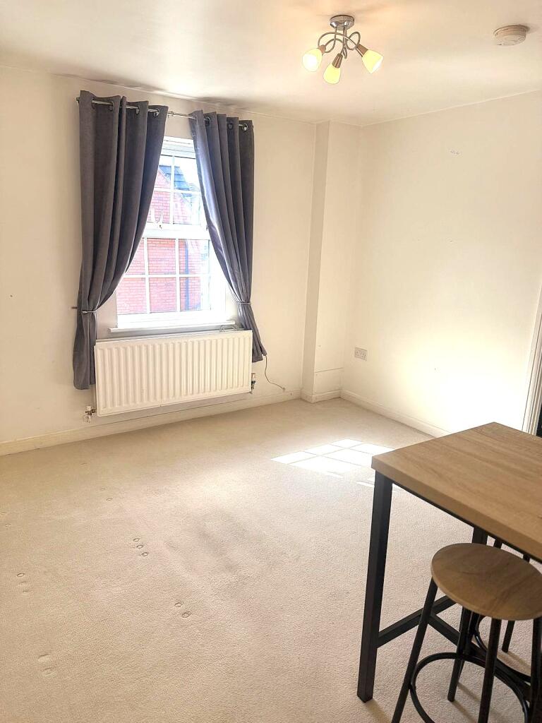 Apartment in Newport, Coedkernew - View 4