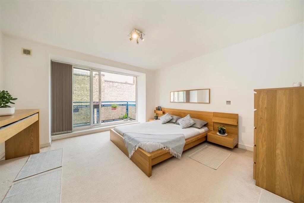 Apartment in London - More