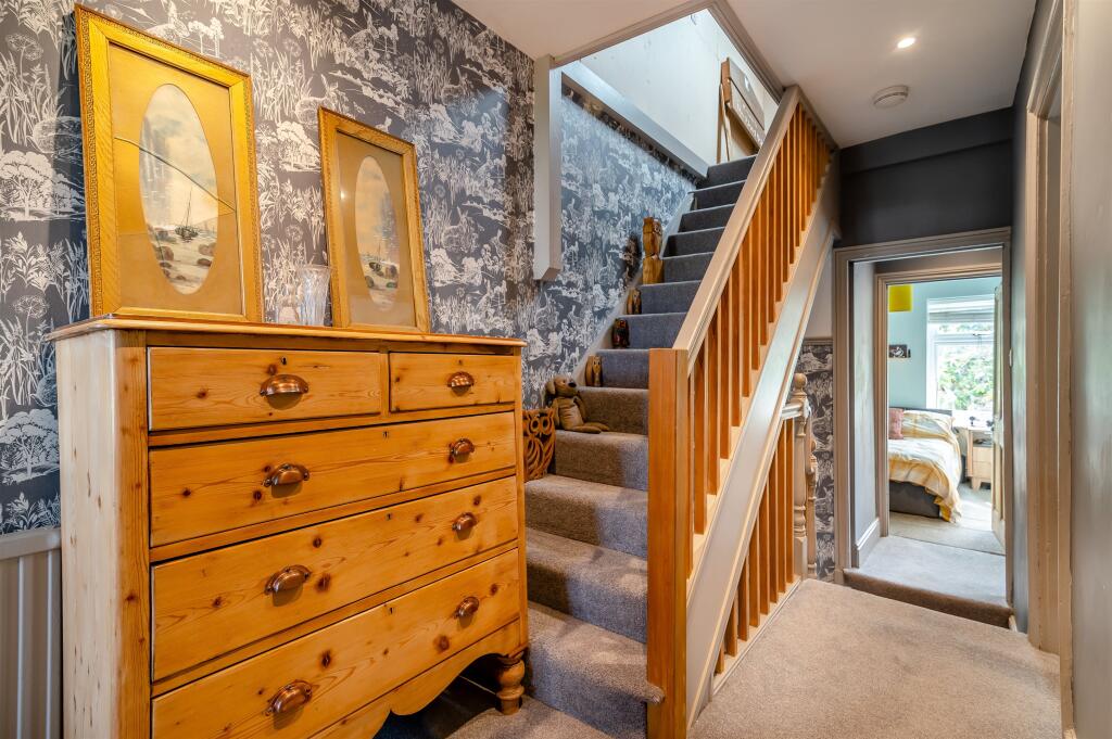 House in Newport - More