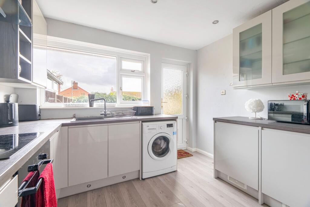 Glenmore Avenue, Caister-On-Sea photo 3
