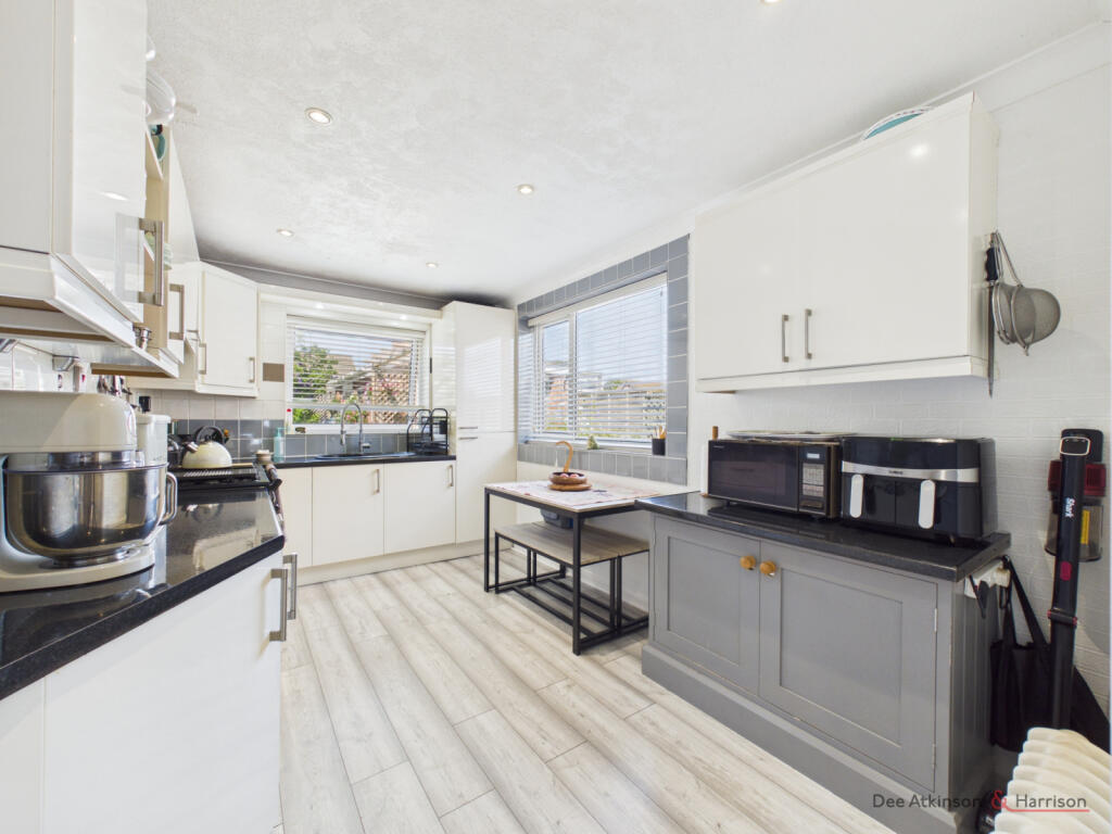 Westlands Road, Sproatley, HU11 4XG photo 3