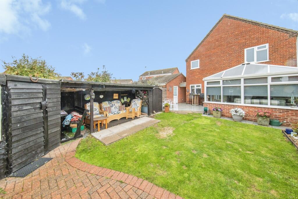 Burnham Close, Trimley St. Mary, Felixstowe photo 3