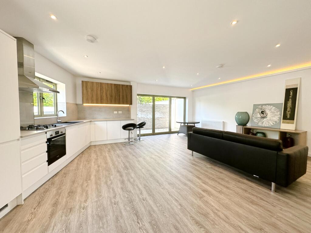 House in London - View 2