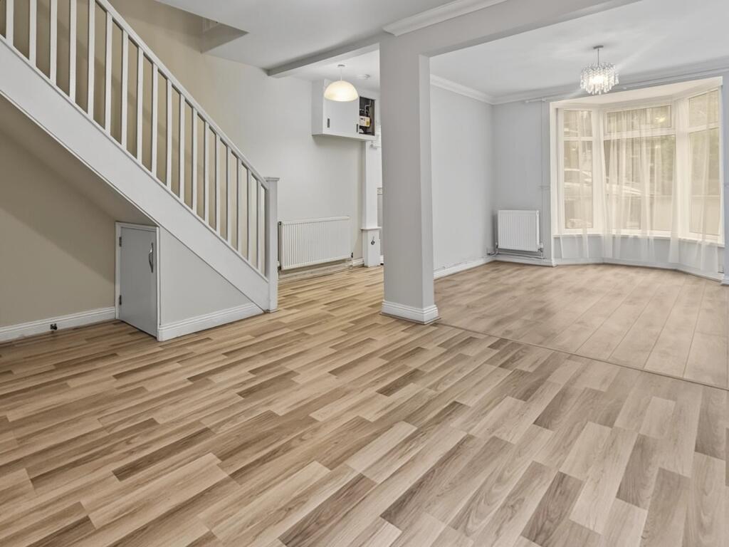 House in Newport - View 4