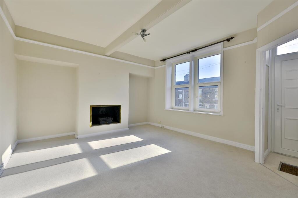 House in Leeds, West Yorkshire - View 5