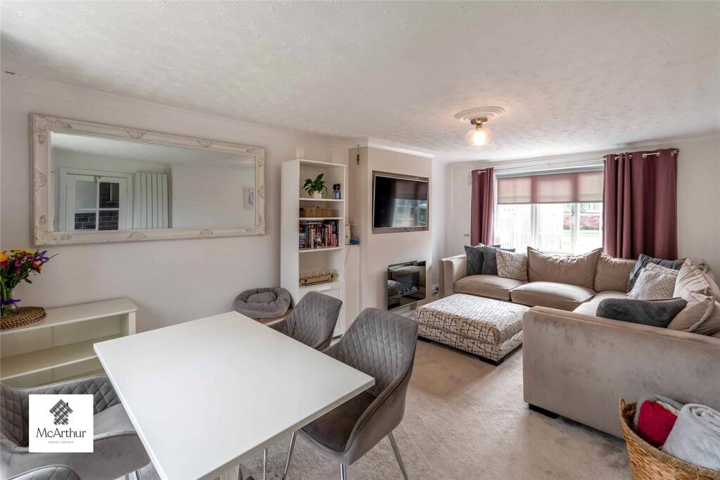 Queens Road, Carlton-In-Lindrick, Worksop, Nottinghamshire, S81 photo 3