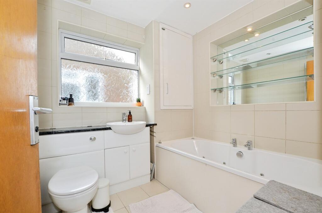 Additional image 10 of Chesterton Avenue, Harpenden