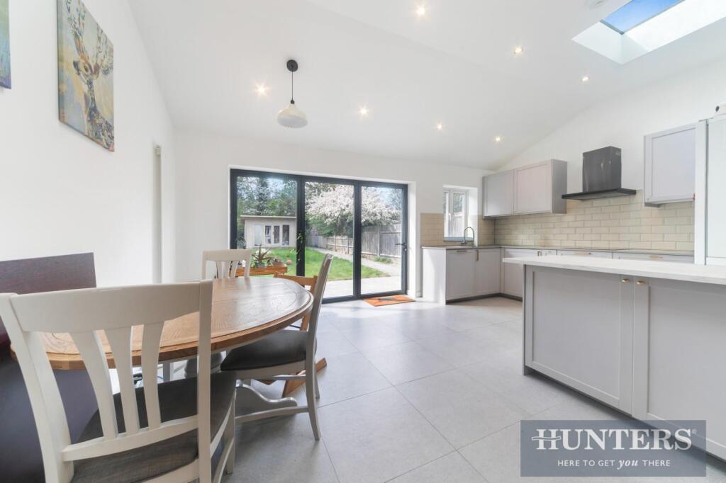House in Worcester Park - View 2