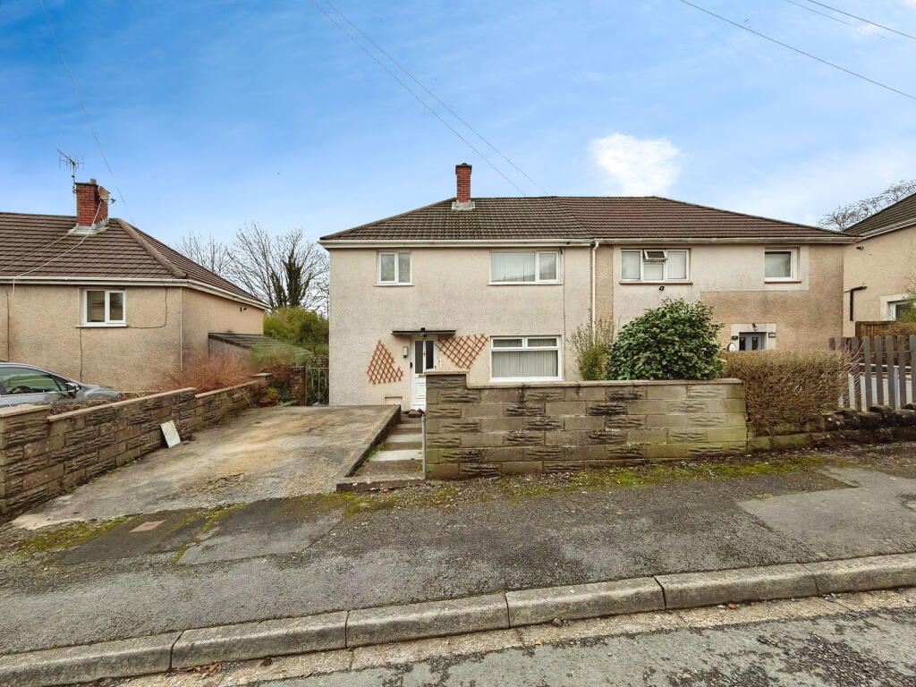 3-bed semi-detached on Tynywaun Road, Llansamlet, Swansea, SA7 9US, £130,000