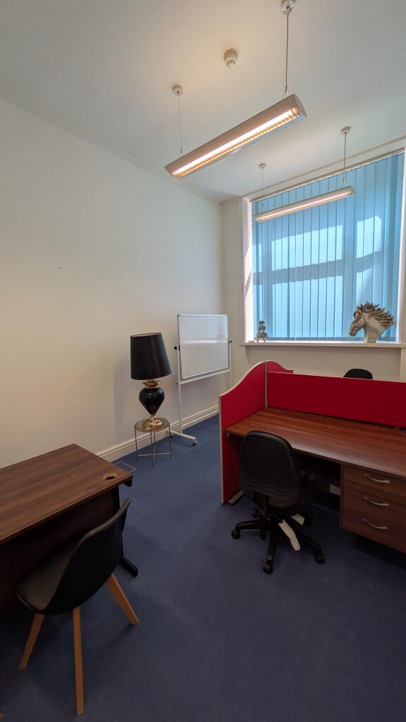 Large meeting room/private office