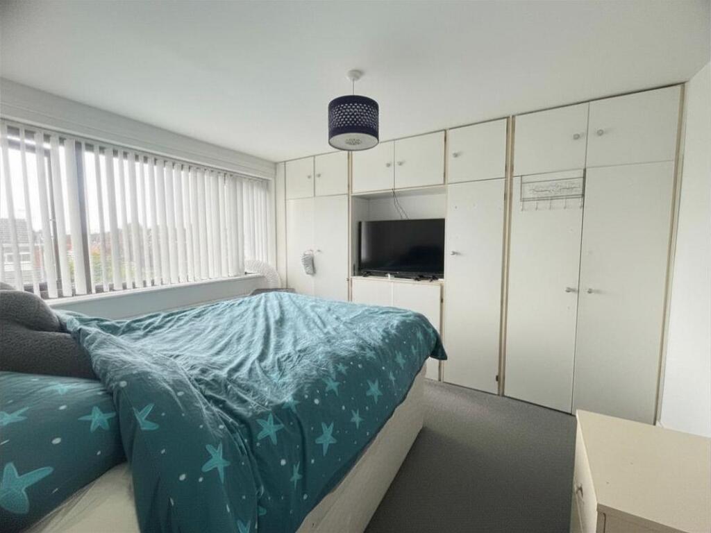 House in Gwersyllt, Summerhill - More