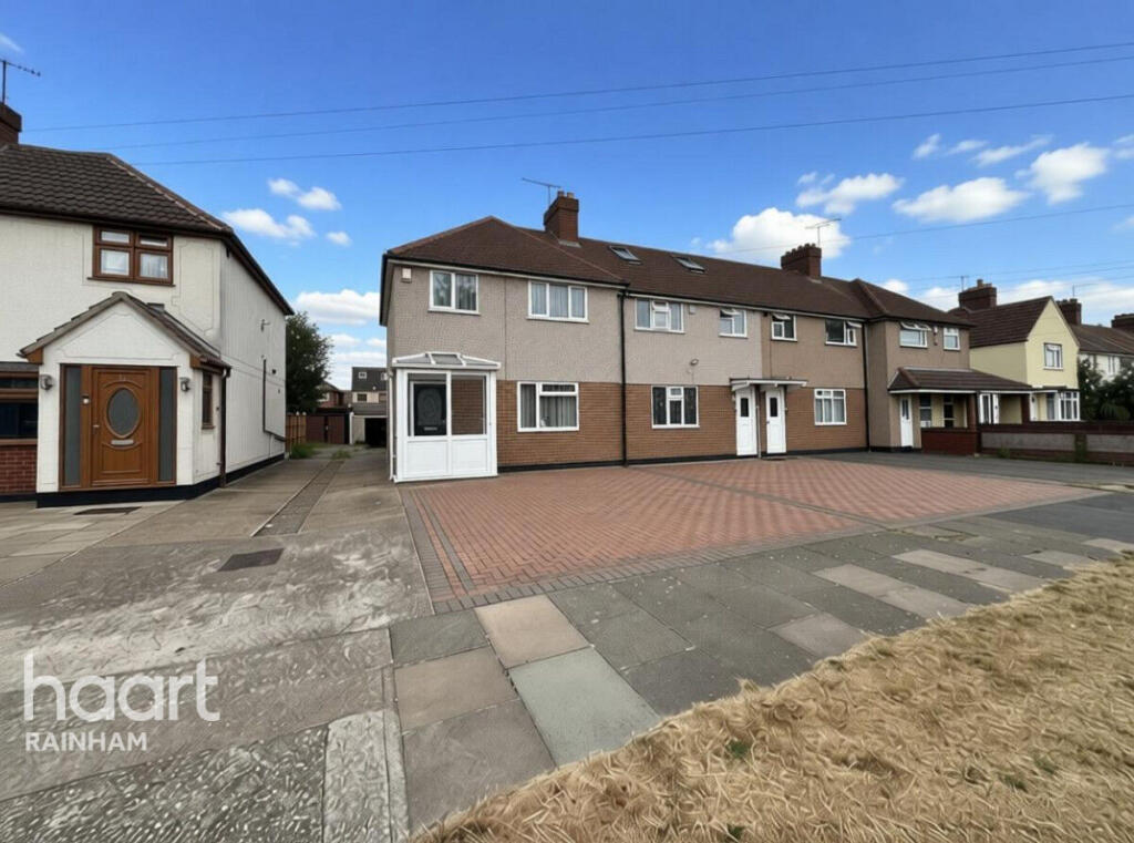 3-bed semi-detached on Ingrebourne Road, Rainham, £350,000