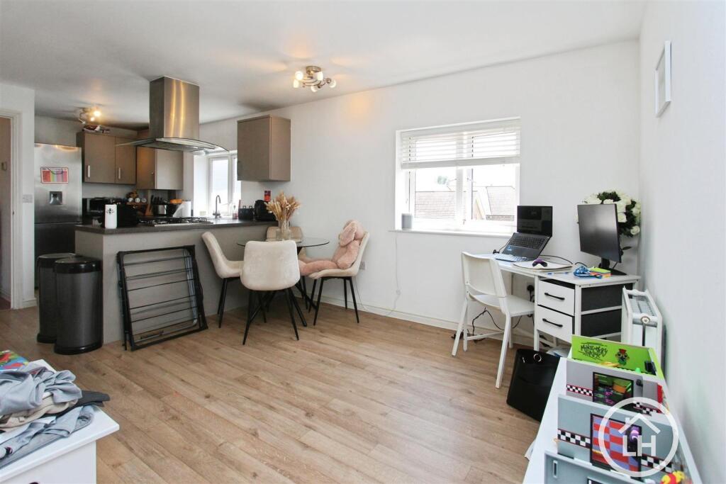 Apartment in Rochester - More