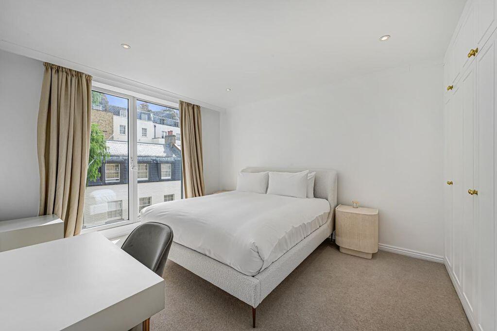 4 bedroom mews property for rent