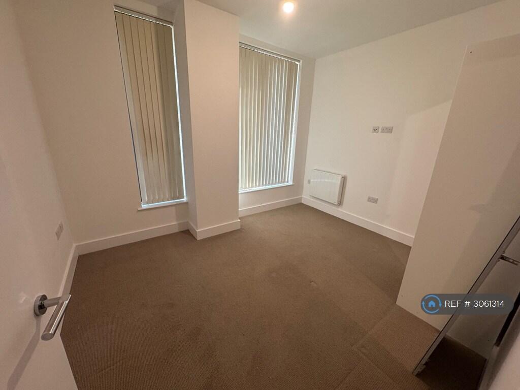 Apartment in Slough - View 4