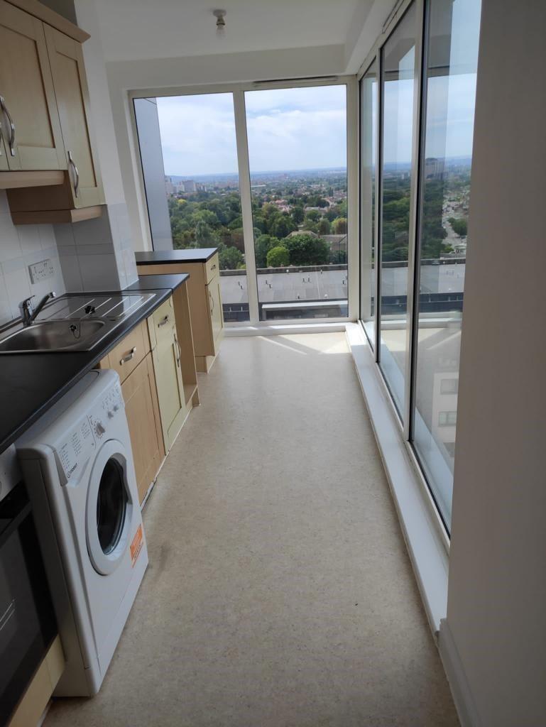 Apartment in Ilford - View 4