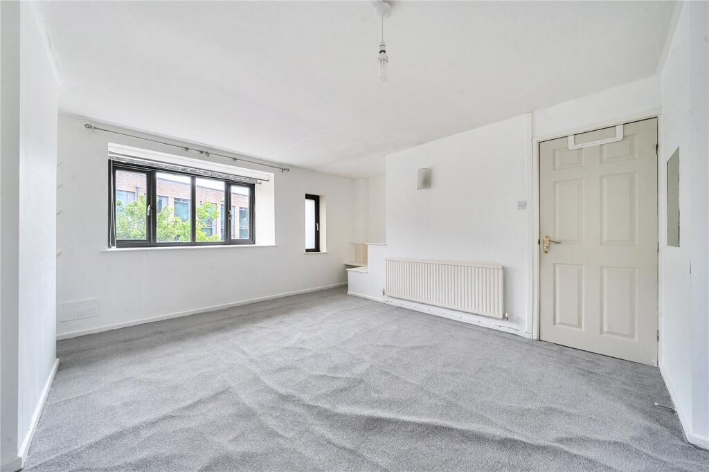 House in Newport - View 4
